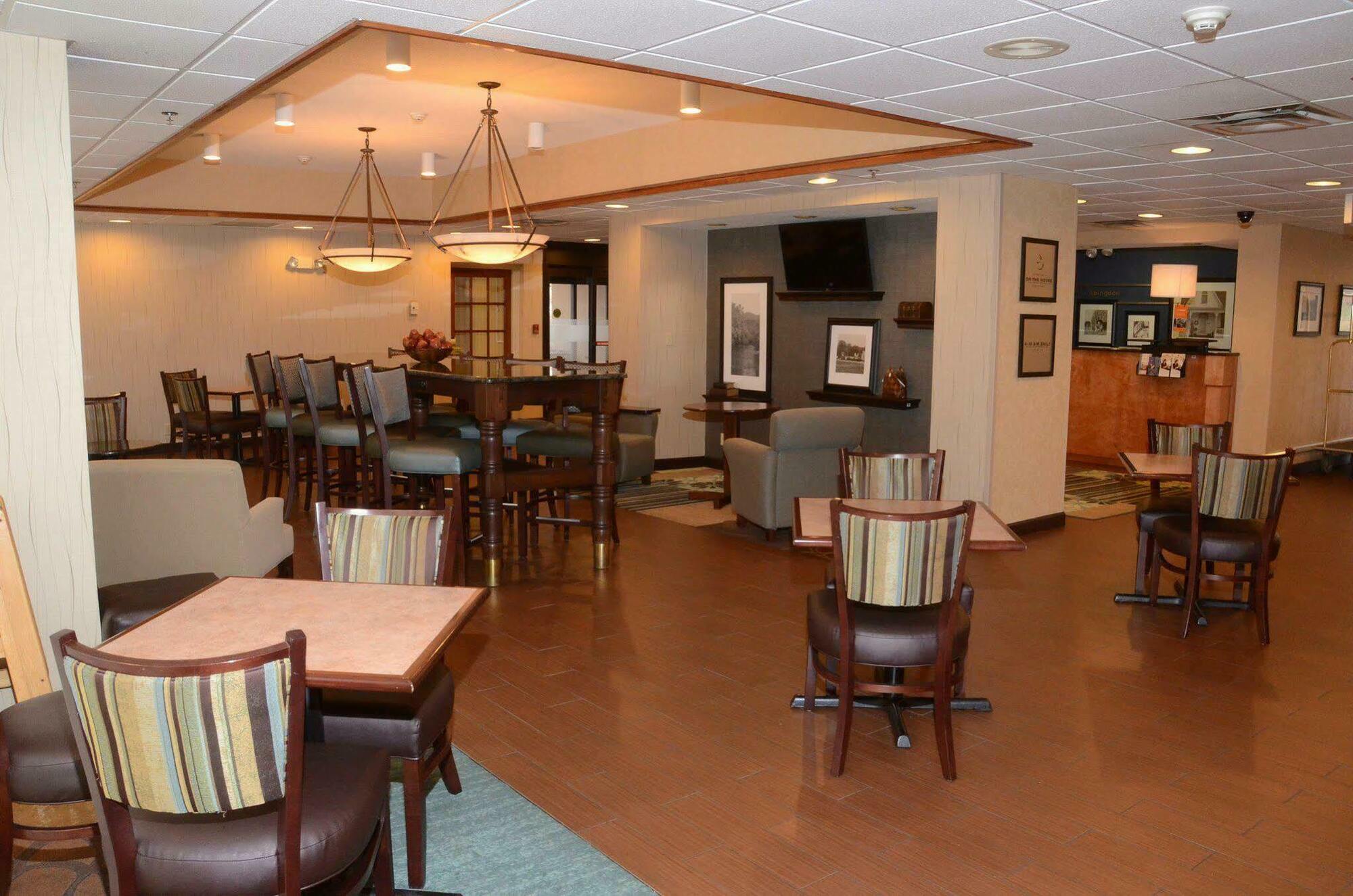 Hampton Inn Abingdon Exterior foto